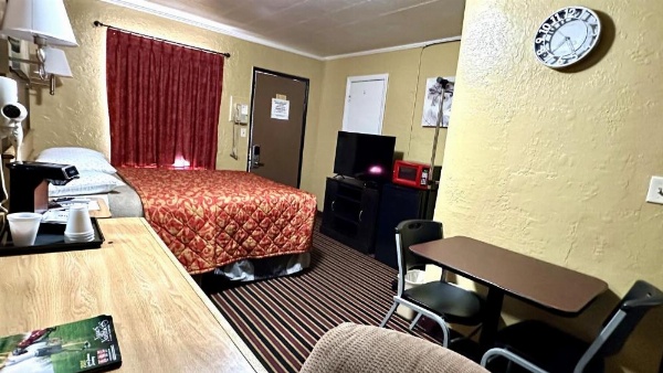 Relax Inn Vinita image 10