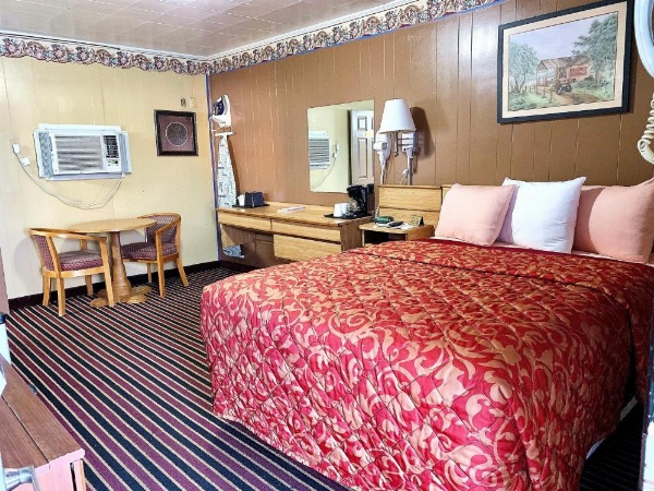 Relax Inn Vinita image 11