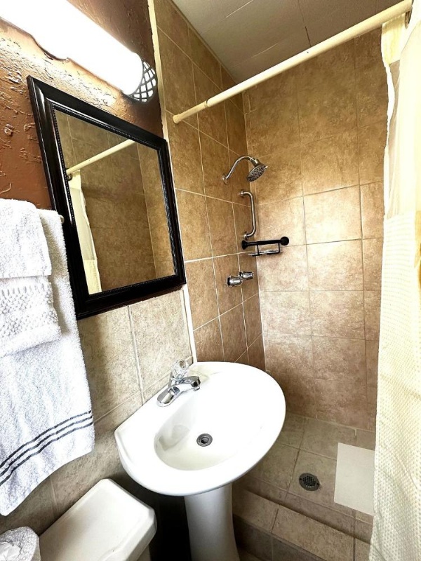 Relax Inn Vinita image 14