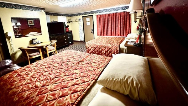 Relax Inn Vinita image 24