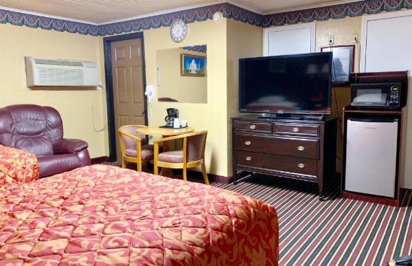Relax Inn Vinita image 25