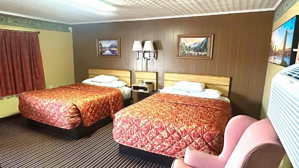 Relax Inn Vinita image 36
