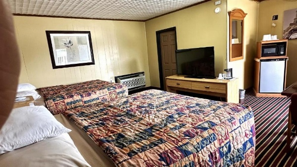 Relax Inn Vinita image 39