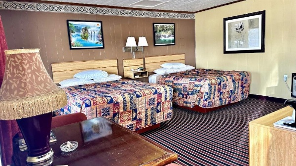 Relax Inn Vinita image 41