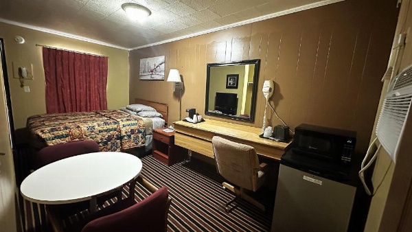 Relax Inn Vinita image 46
