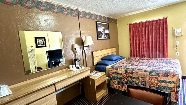 Relax Inn Vinita image 48