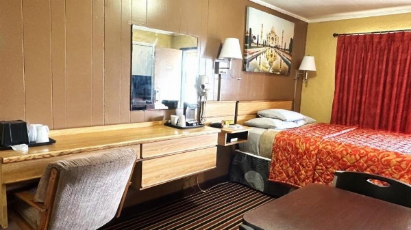 Relax Inn Vinita image 8