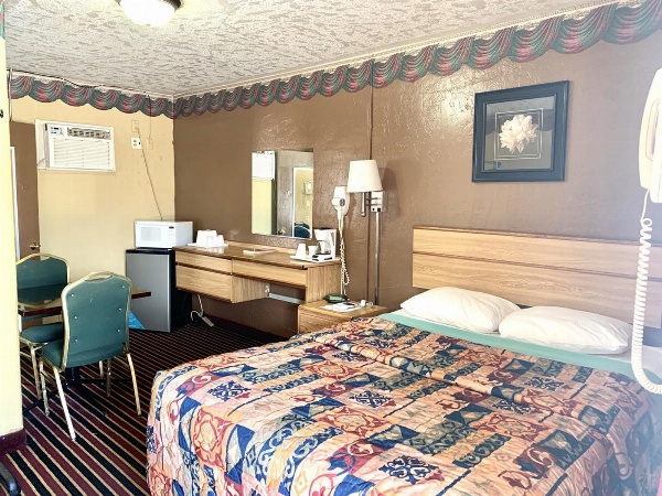 Relax Inn Vinita image 15