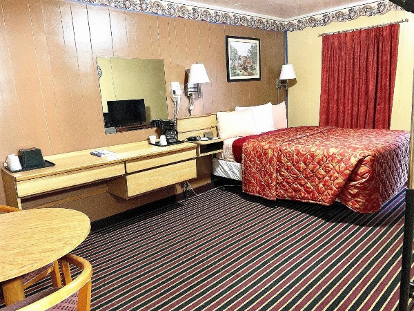 Relax Inn Vinita image 9