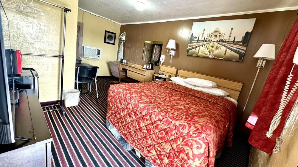 Relax Inn Vinita 9