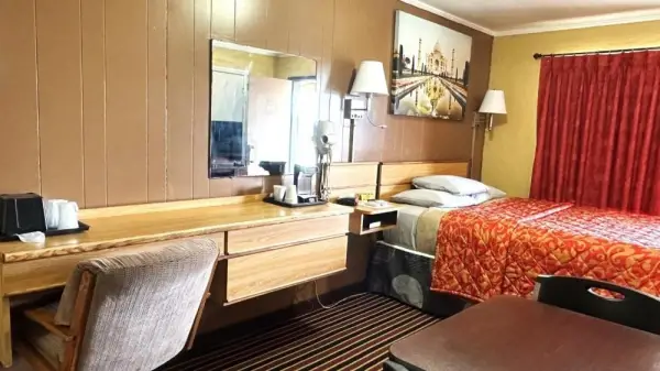 Relax Inn Vinita 8